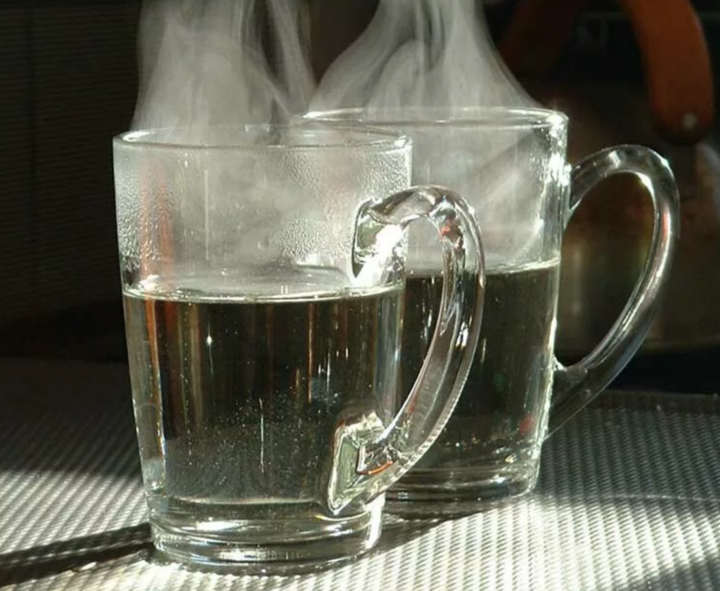 Китайцы пьют горячую воду