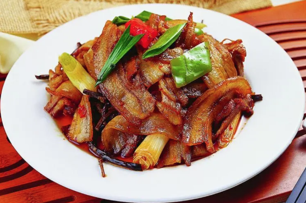 свинина по-сычуаньски (huí guō ròu 回锅肉)